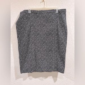 Black and white speckled plus size pencil skirt w/ elastic and zipper